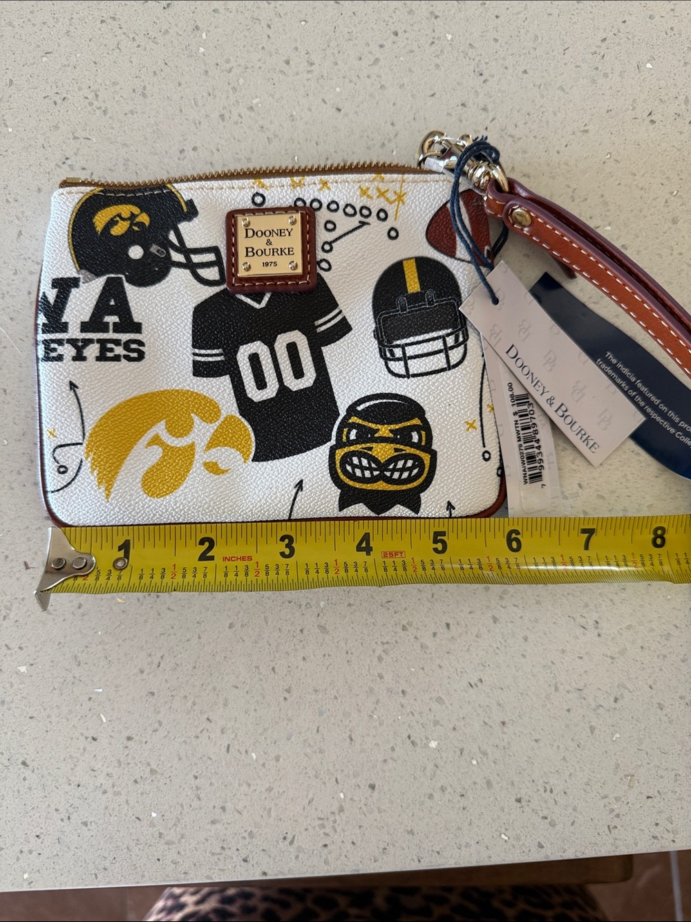 NWT: Dooney & Bourke White/Black/Gold Iowa Hawkeyes Zip Wristlet - Picture 6 of 7
